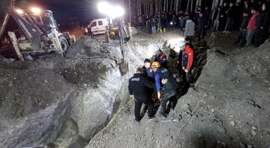 Sondaj çalışması sırasında göçük: 2 işçi toprak altında kaldı