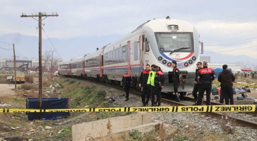 Trenin çarptığı kişi can verdi!