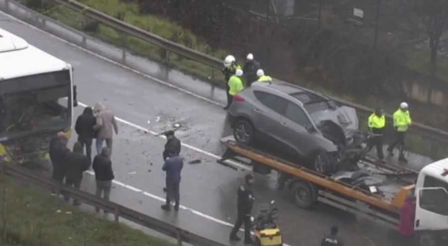 İETT otobüsü ile cip çarpıştı: 1 ölü, 4 yaralı