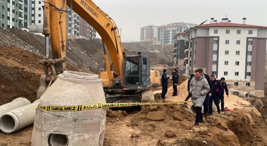 Kanal kazısı sırasında göçük altında kalan işçi, can verdi!