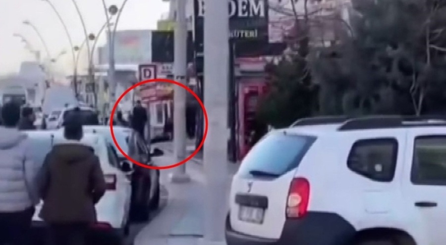 Husumetli grupların silahlı kavgasında kan aktı!