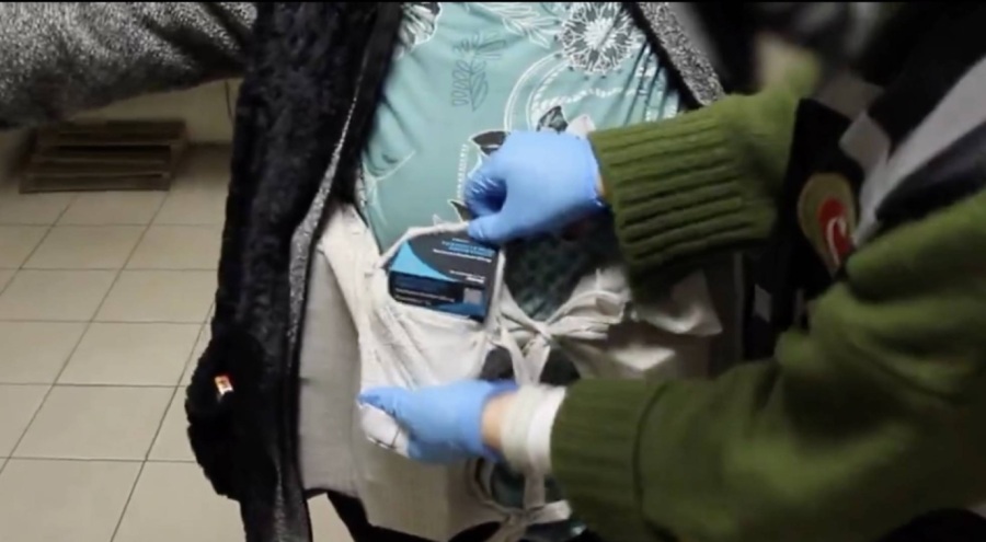 Kapıkule Sınır Kapısı'nda 5 bin 148 kaçak ilaç ele geçirildi