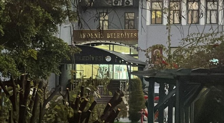 Belediye başkanı tutuklandı, Akdeniz'e kayyum atandı