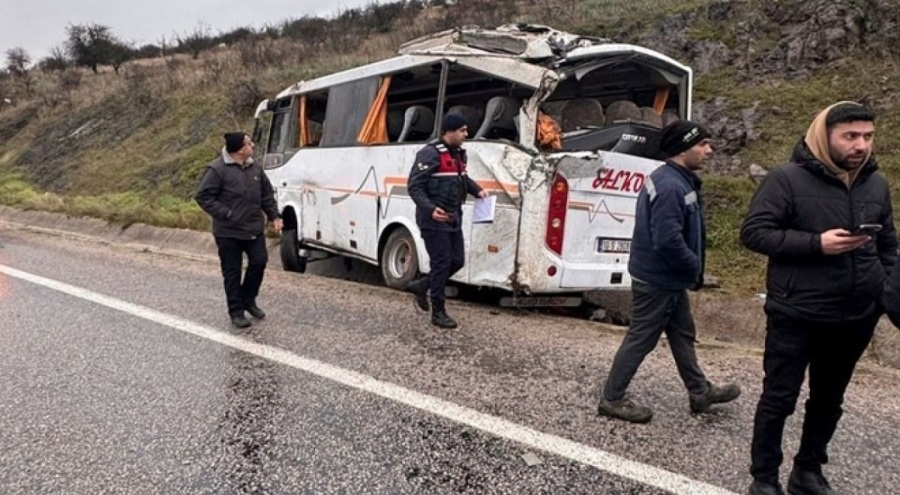 Balıkesir'de işçi servisi kaza yaptı! Yaralılar var