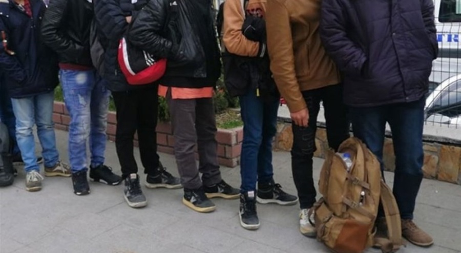 'Göçmen kaçakçılığı' operasyon: Gözaltılar var...