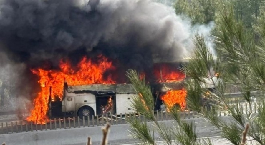 Yolcu otobüsü cayır cayır yandı