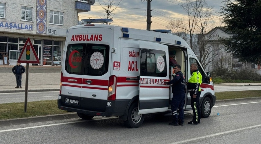 Otomobil yayaya çarptı: 3 yaralı