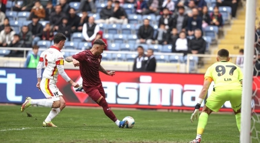 FIFA açıkladı: Süper Lig ekibine transfer yasağı!