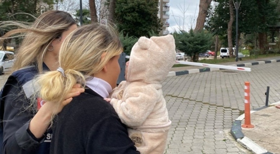 Milyonlarca liralık soygun yaptı: Kucağında bebekle adliyeye sevk edildi