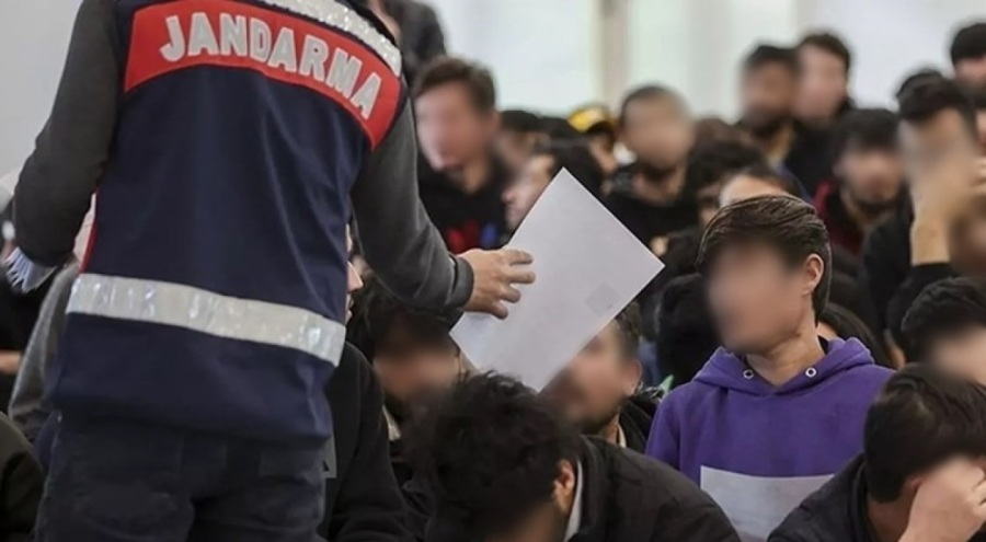 'Kaçak göçmen' operasyonu: 14 kişi kurtarıldı, 2 zanlı tutuklandı