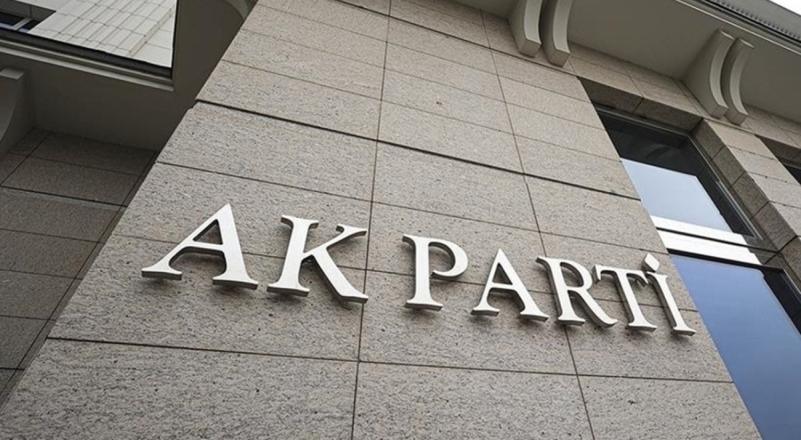 Yeniden Refah Partisi'nden istifa ederek AK Parti'ye katıldı