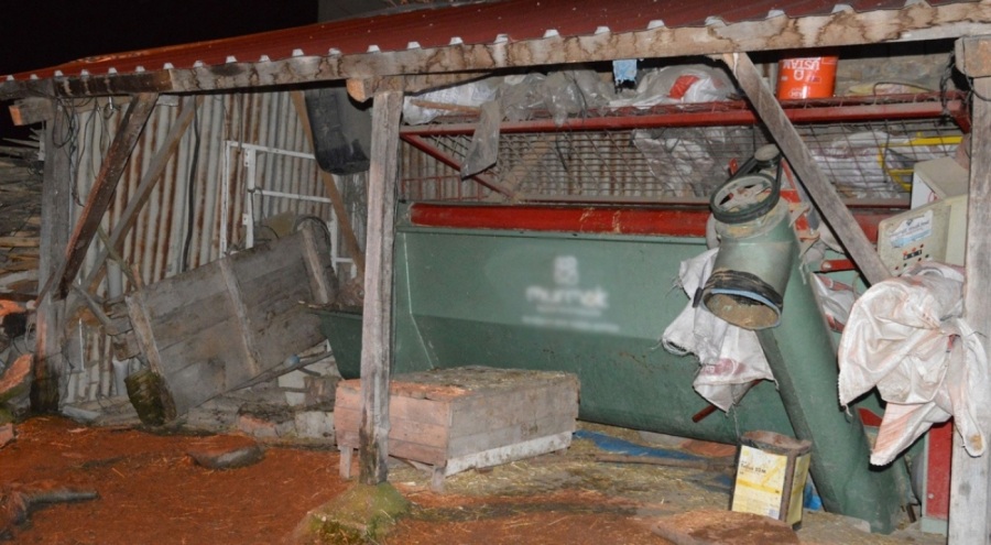 Yem karma makinesine kapılan adam feci şekilde can verdi!