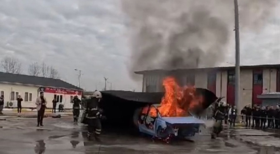 Bursa ve Kocaeli'nde elektrikli araç yangınlarına battaniyeli müdahale