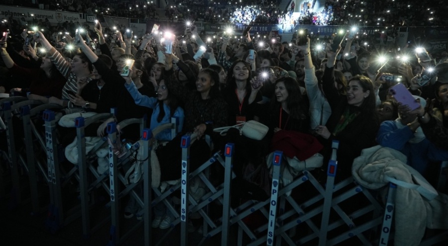 Bursa'da müzik festivali: Geliri şehit aileleri, gazi ve depremzedelere bağışlandı