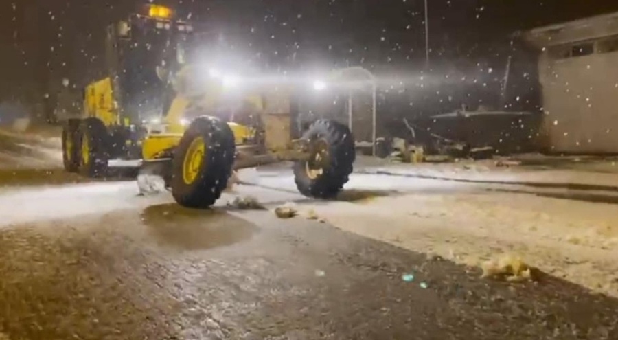 Tekirdağ'da yoğun kar nedeniyle yollar kapandı