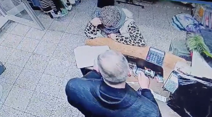 Yolda bulduğu kredi kartıyla borcunu ödeyip market alışverişi yaptı