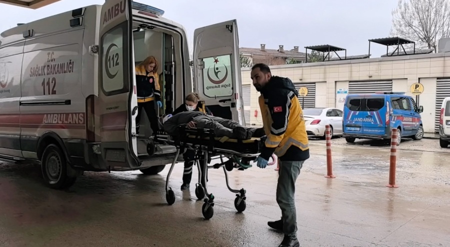 Bursa'da kamyonun kasasından düşen şoför yaralandı