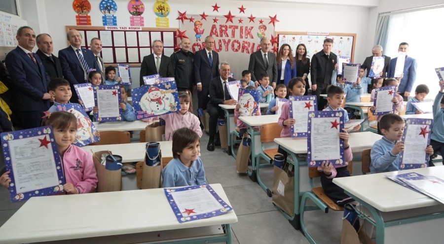 Bursa'da karneler Vali Ayyıldız'dan