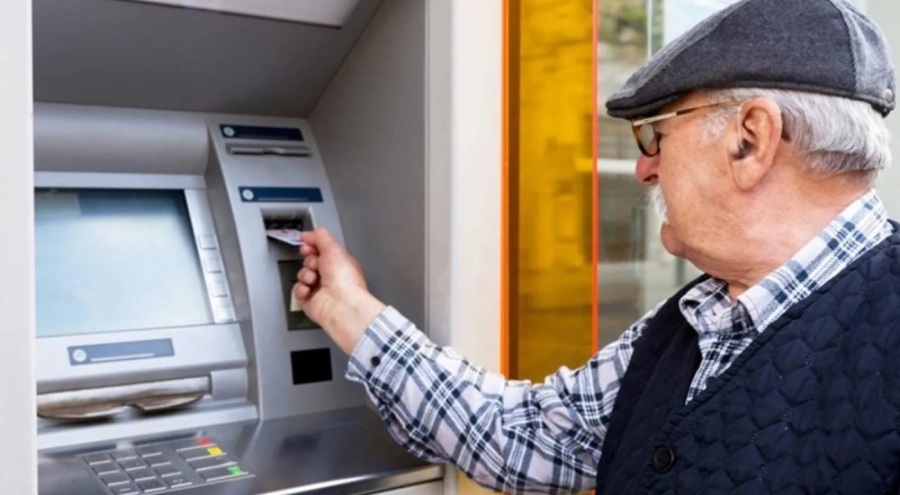 Zamlı emekli maaşları hesaplara yatmaya başladı