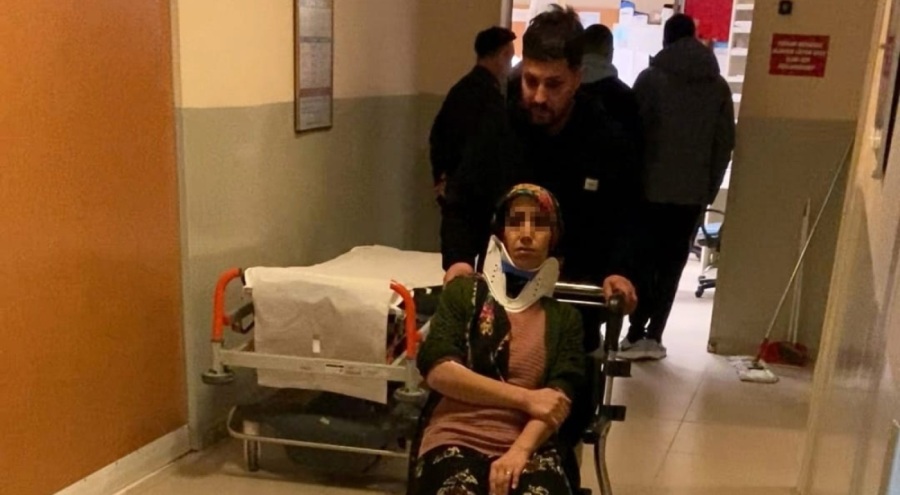 Bursa'da motosiklet yayaya çarptı! 2 ağır yaralı var