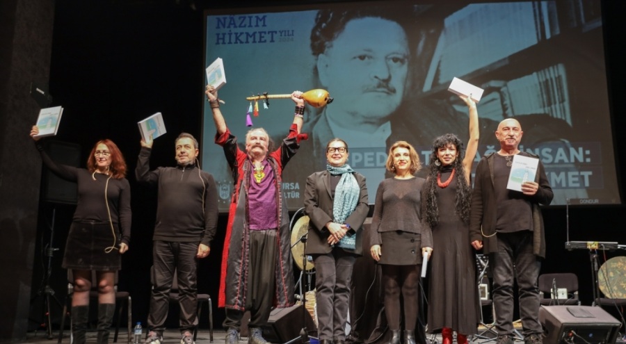'Mavi gözlü dev' Bursa'da şiirlerle anıldı