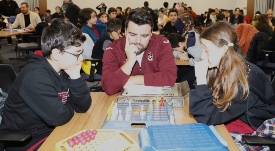 Bursa'da dördüncüsü düzenlenen Zeka Oyunları Süper Ligi törenle başladı