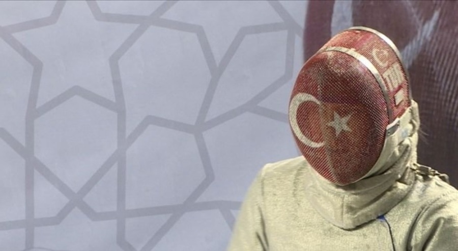 Milli eskrimci Aleyna Ertürk'den altın madalya