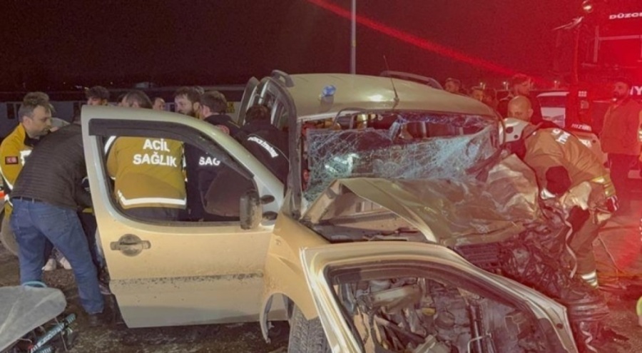 Çekici ile kafa kafaya çarpıştı! 7 yaralı