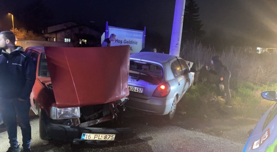 Bursa'da otomobiller çarpıştı!