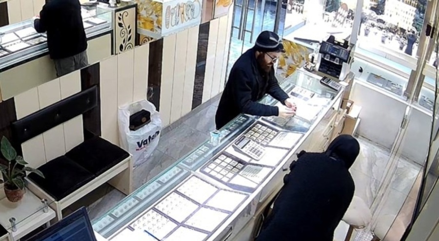 Takma sakallı dolandırıcıdan sahte altın oyunu!