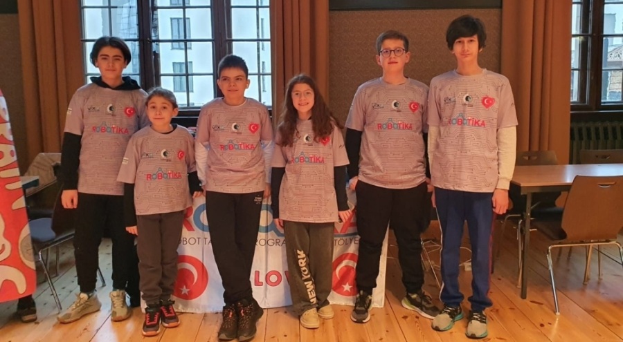 Bursalı öğrenci Berlin'de gerçekleşen robotik kodlama yarışmasında birincilik kazandı