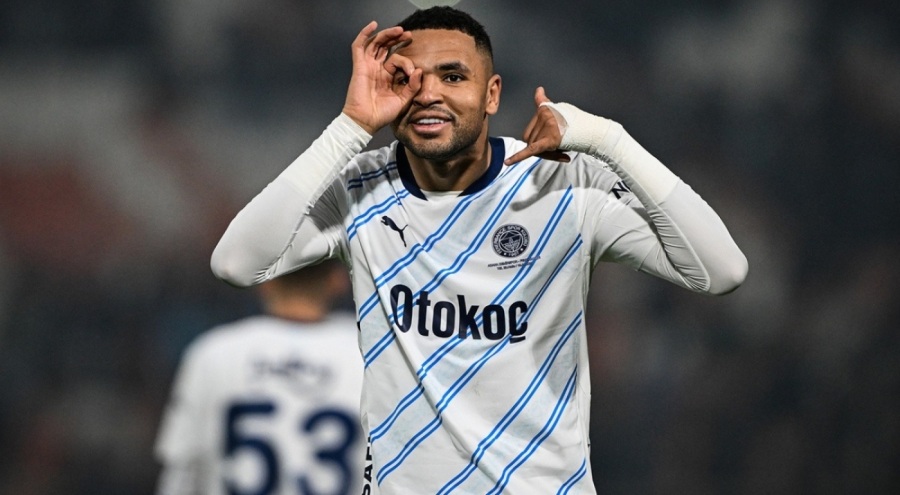 Fenerbahçe  Adana Demirspor'u 4-0'lık skorla mağlup etti