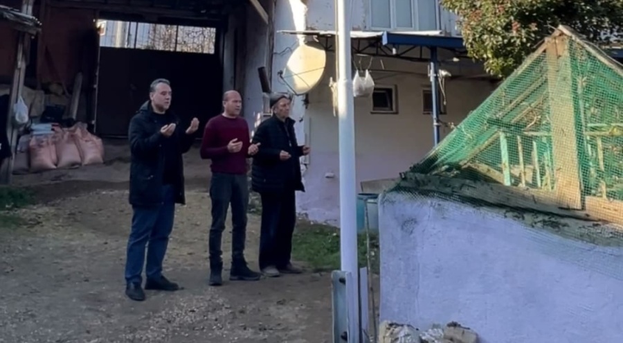 Bursa'da bahçesinde 3 şehit mezarı olan ev dikkat çekiyor