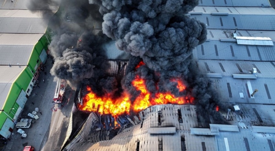 Geri dönüşüm tesisinde yangın!