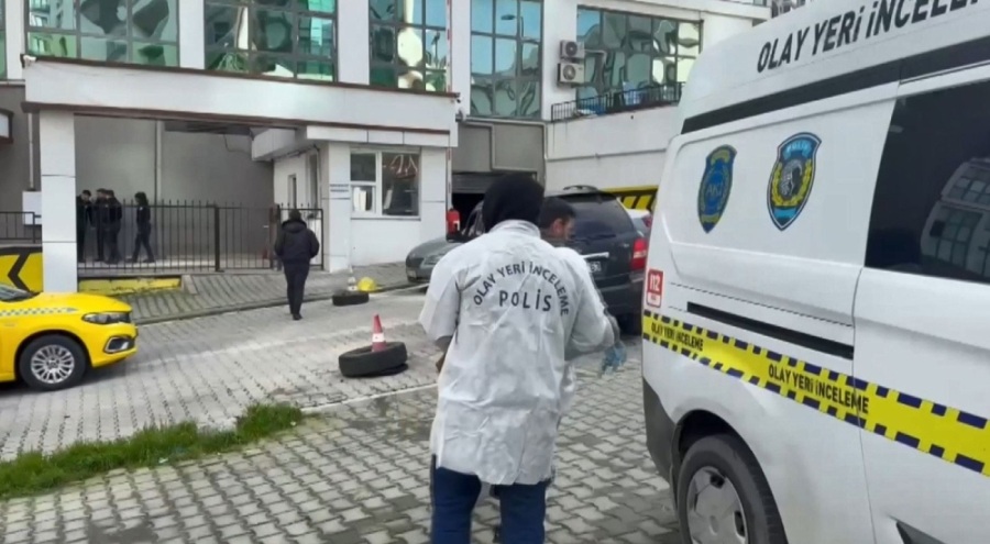 Birlikte olduğunu kadını bıçakladı, babasını vurdu