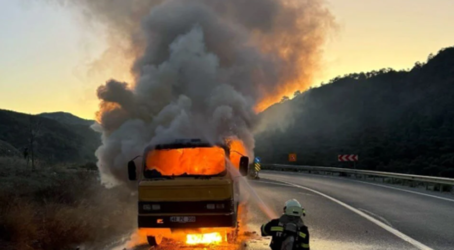 Yakıt dolu tanker alev aldı