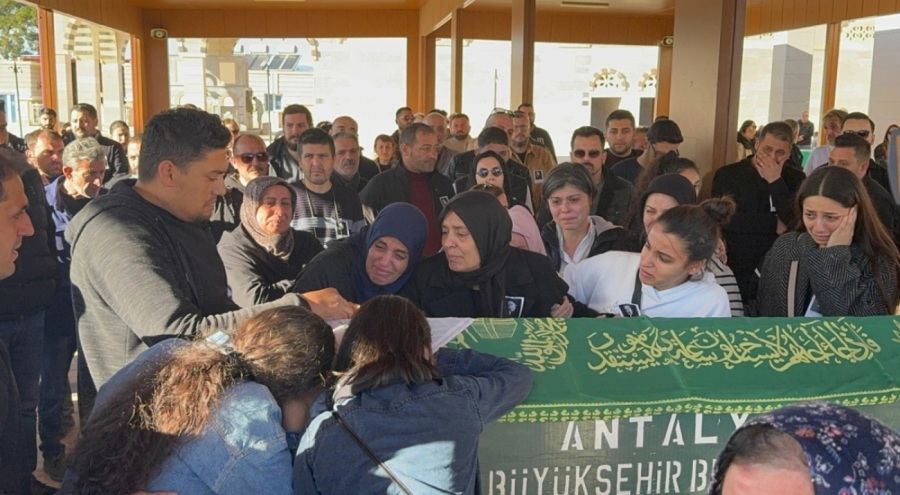 Eski eşi tarafından benzin dökülerek yakılan kadının cenazesi defnedildi