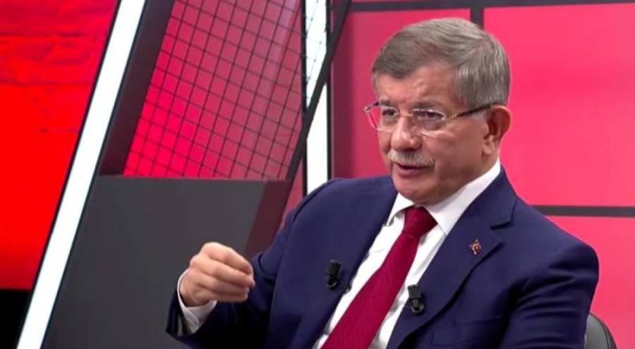 Ahmet  Davutoğlu'ndan Ümit Özdağ'ın gözaltına alınmasına tepki