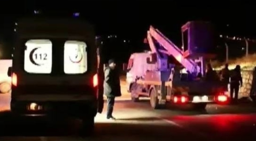 Minibüs ile kamyonet çarpıştı! Yaralılar var