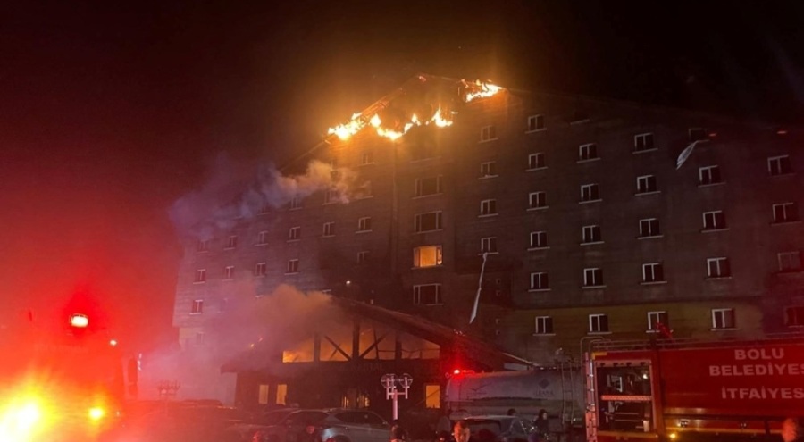 Kartalkaya'da yangın faciası: Otel önünde acı bekleyiş!