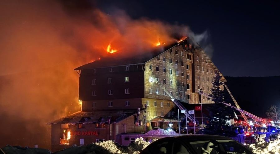 Faciaya sahne olan Grand Kartal Hotel'in eski fotoğrafları ortaya çıktı