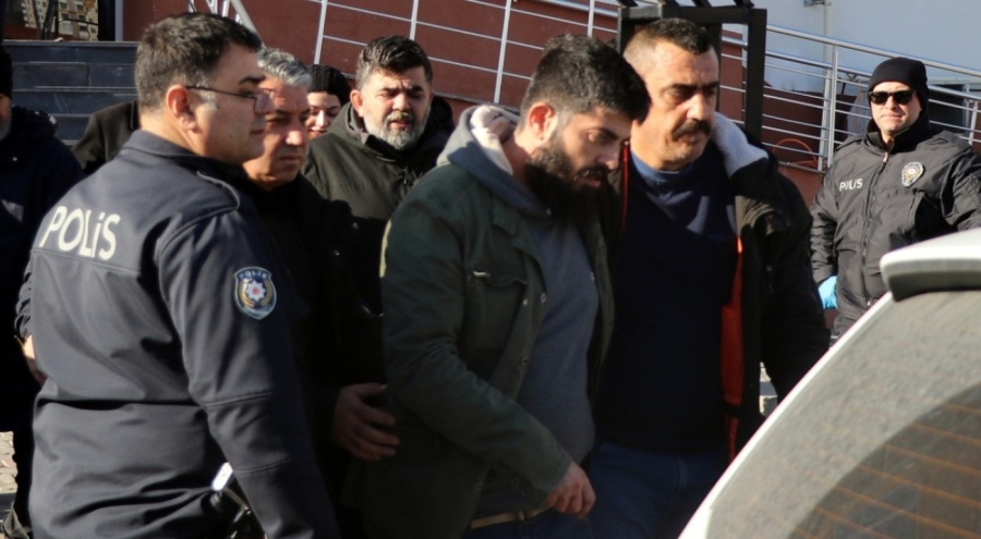 7 yaşındaki oğlunu tüfekle vurdu!