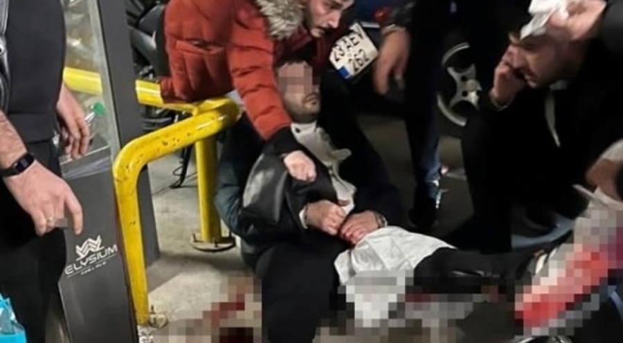 AVM otoparkında bıçaklı kavga