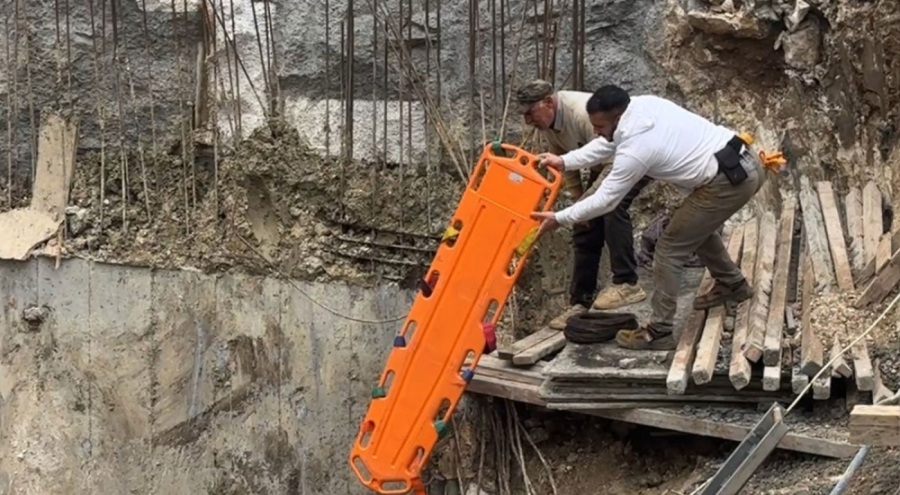 İşçi inşaatın temel alanına düştü!