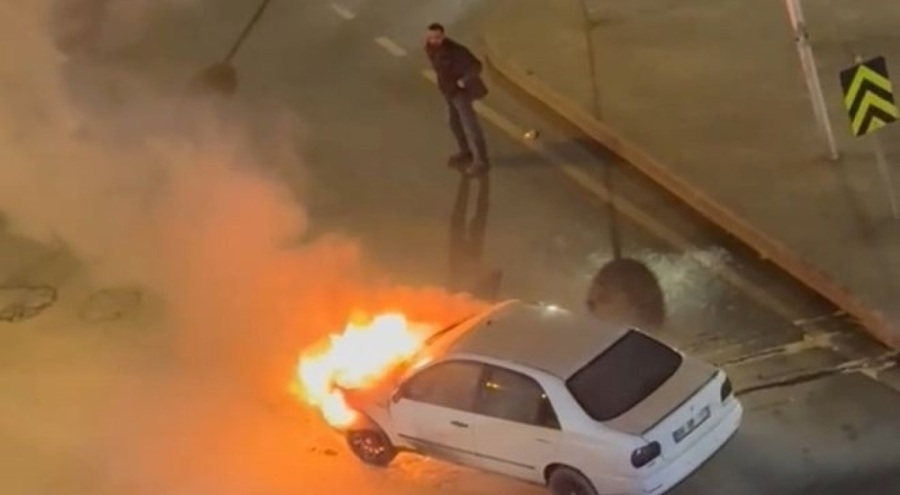 Seyir halindeyken aracın motoru yandı