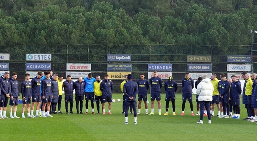 Fenerbahçe'den Kartalkaya'daki otel yangınında ölenler için saygı duruşu