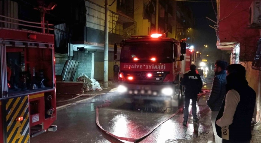 Çuval deposunda korkutan yangın!