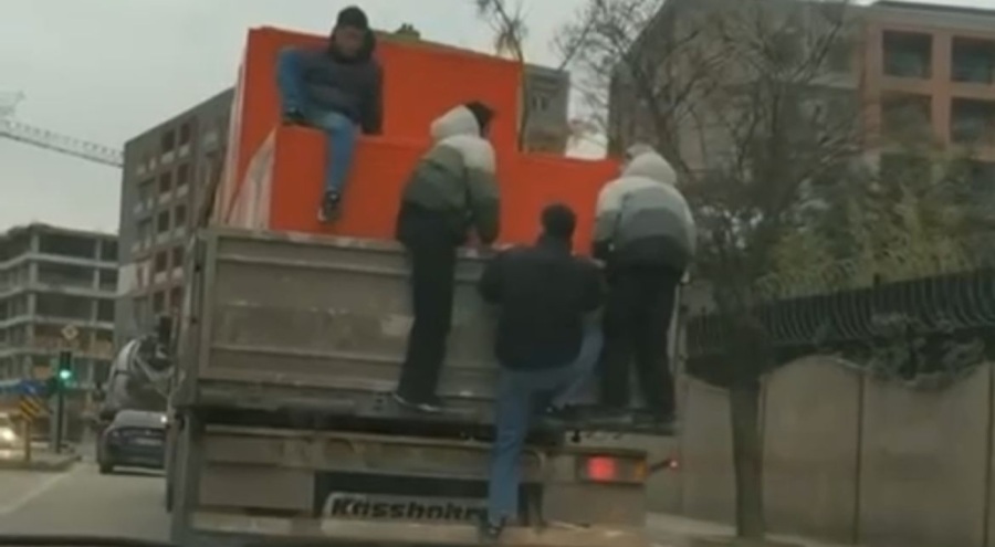 Bursa'da 3 genç canını hiçe saydı
