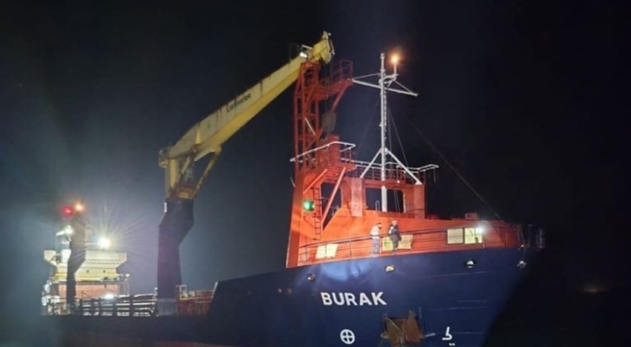 Çanakkale Boğazı'ndan geçen kuru yük gemisi makine arızası yaptı