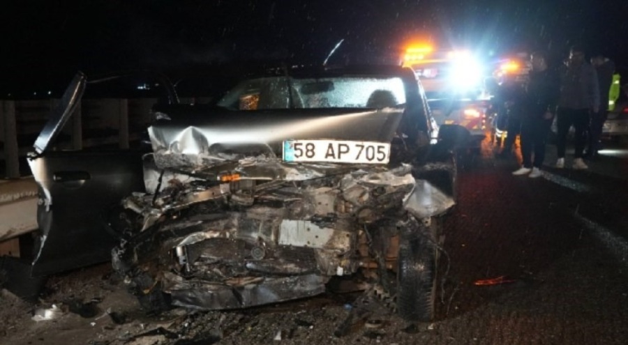 Yaralılara müdahale eden sağlık ekibine araç çarptı! Çok sayıda yaralı var